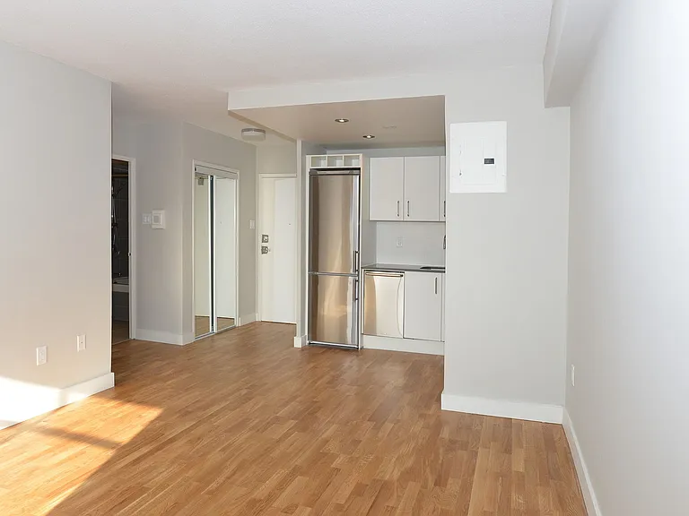 230 Oak St — Photo 44