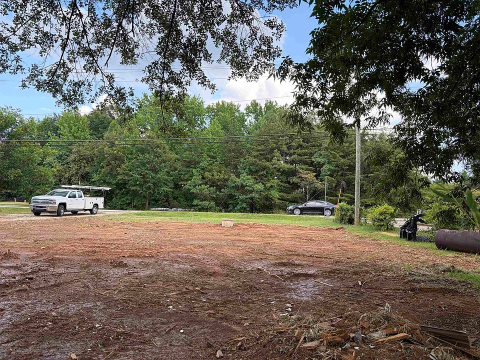 2nd image of 709 Garlington Rd
