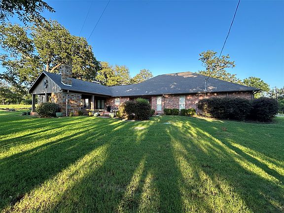 3rd image of 1079 Country Club Rd