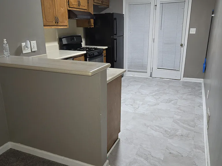 208 Glendale Ct — Photo 8