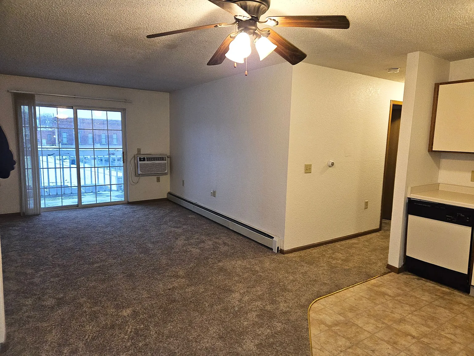 River Terrace Apartments — Photo 3