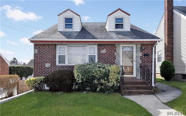1st image of 10 Dorset Ave
