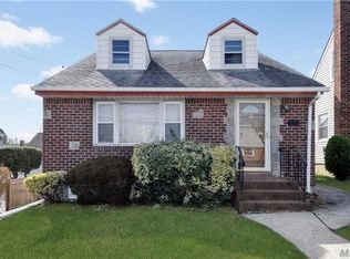 10 Dorset Ave, Albertson, NY 11507