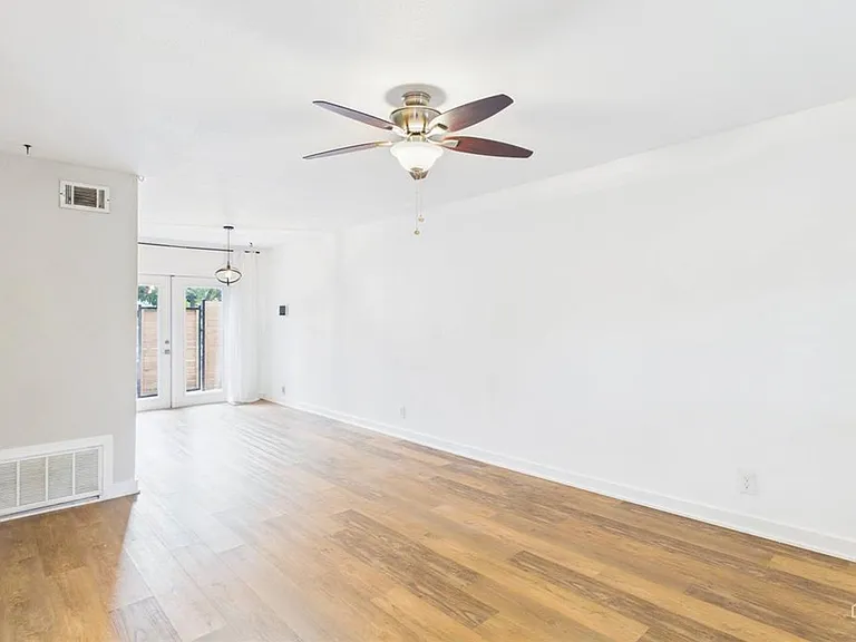 6211 Manor Rd #107 — Photo 3