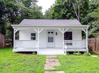 1030 N Walnut St, Monticello, IL 61856