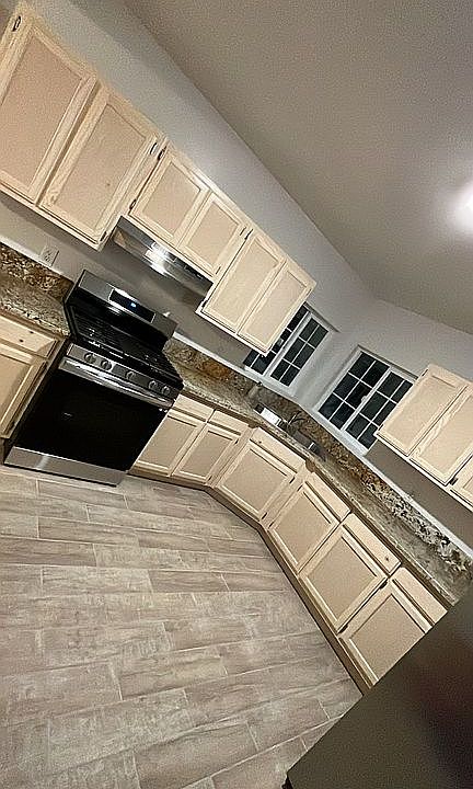 2nd image of 234 W 41st Pl