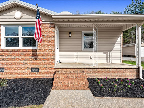 5th image of 553 Singing Pines Rd