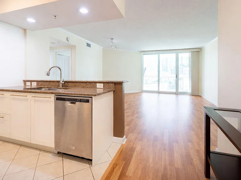 401 SW 4th Ave #401 — Photo 6