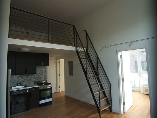 Rented by Joel Weisz, LREB | media 38