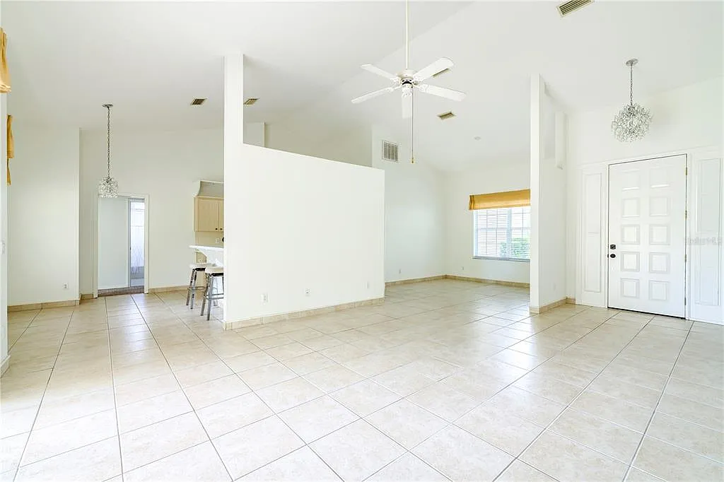 Building Photo - 5 Strawood Point