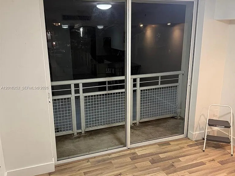 450 SW 3rd St #8 — Photo 11