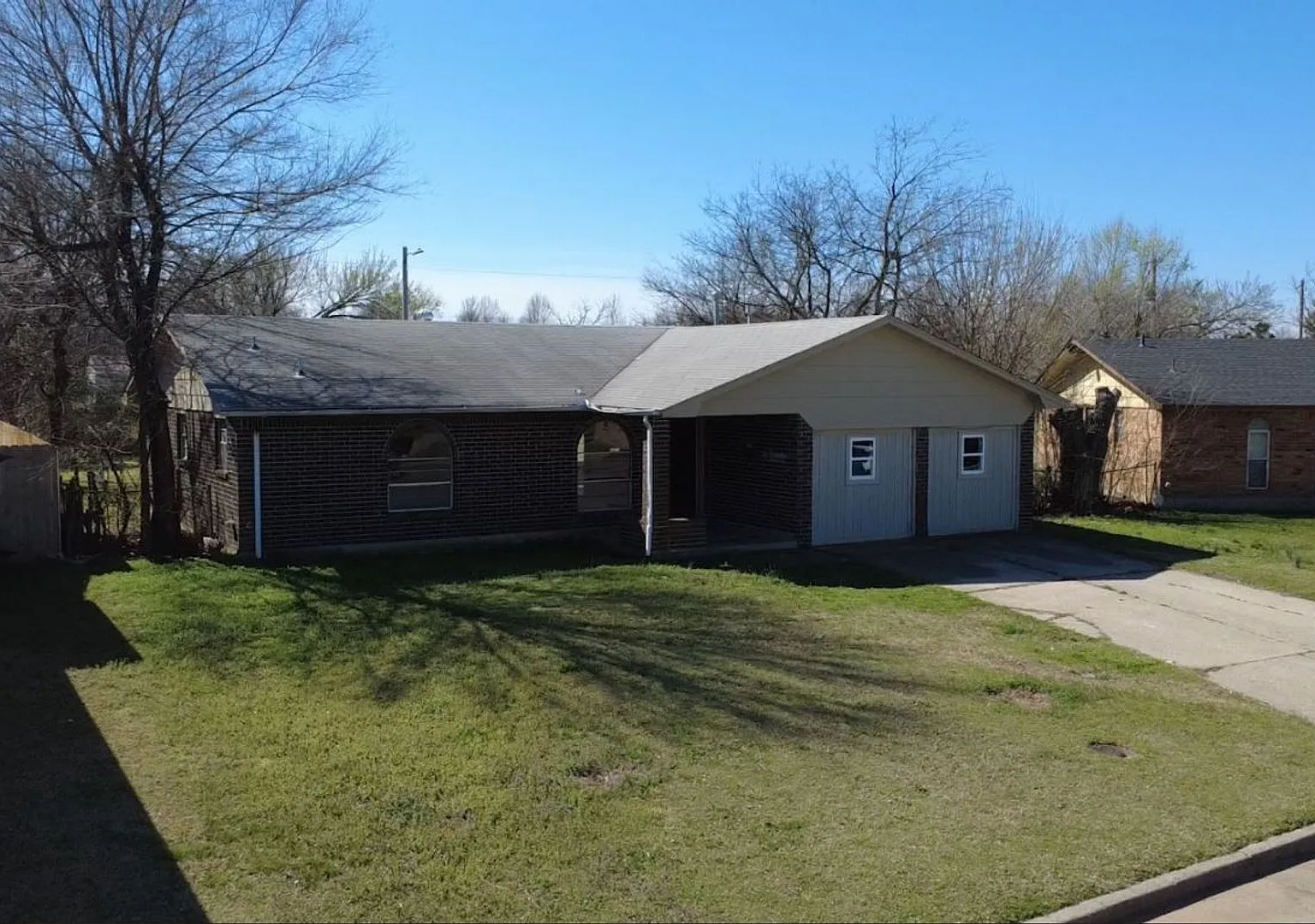 Charming 5 Bedroom House — Photo 2