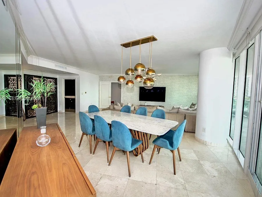2 bed, 2400 sqft, $12,500 — Photo 4