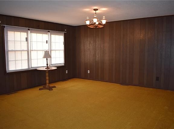 2nd image of 134 Fairview Dr NW