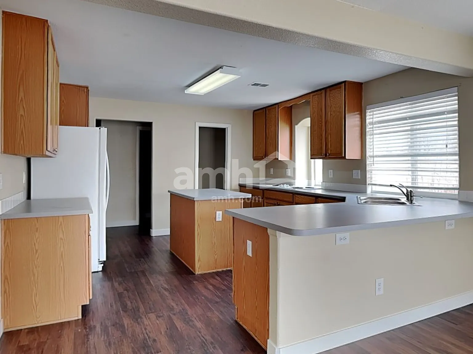 3 bed, 2.5 bath, 2079 sqft, $2,885 — Photo 3