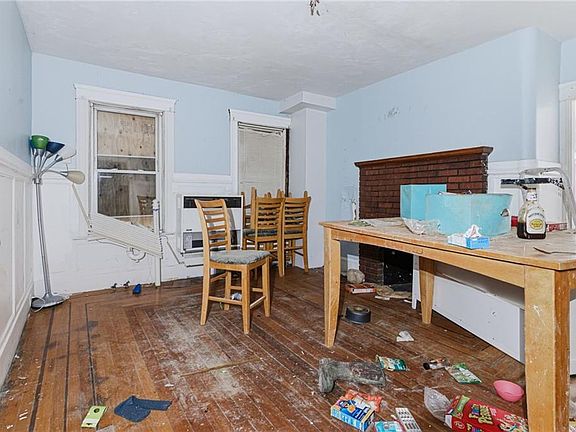 4th image of 651 Front St