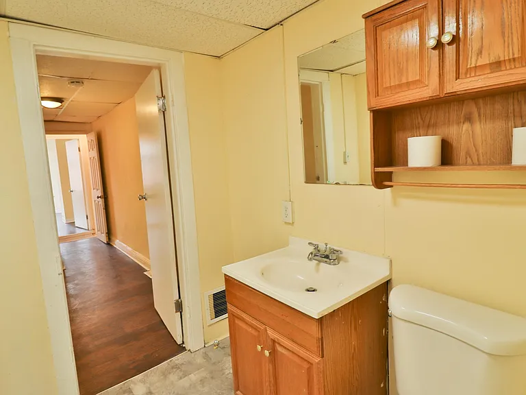1303 James St — Photo 34