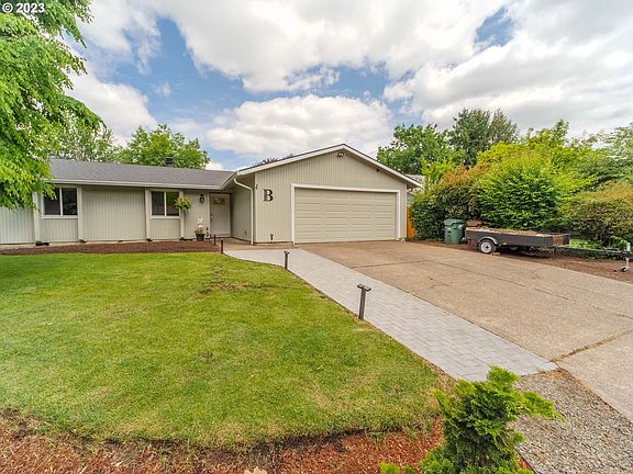 4th image of 2524 SE Mariposa Ct