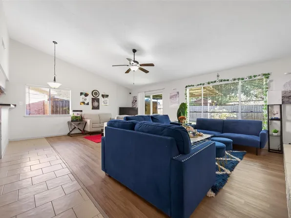 10423 Permian Dr, Sugar Land, TX 77498