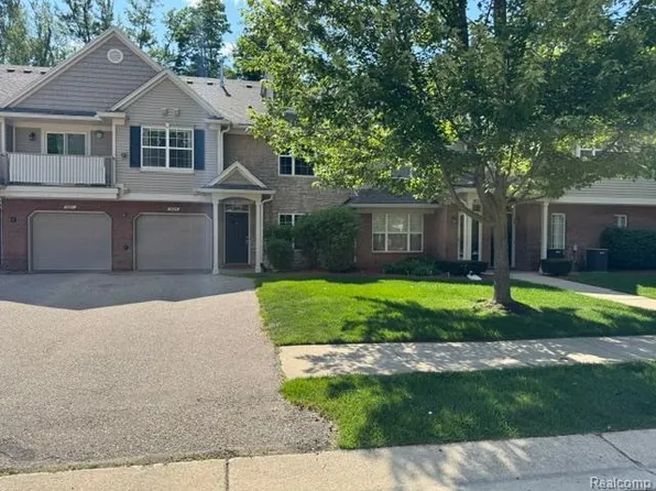 49225 W Woods Dr #20, Utica, MI 48317