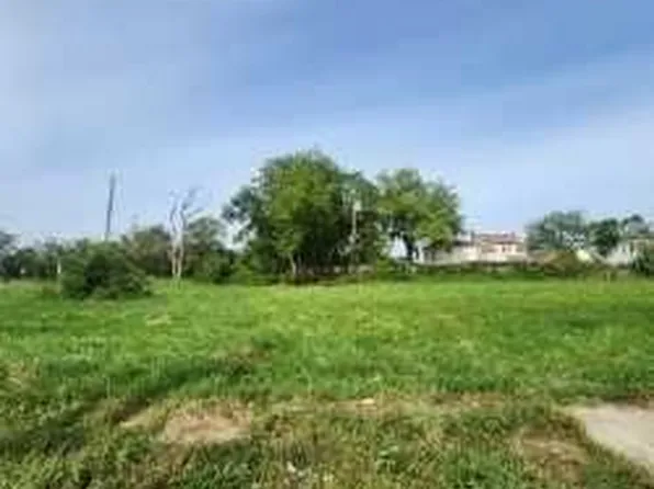 26165 W Outer Dr, Detroit, MI 48217