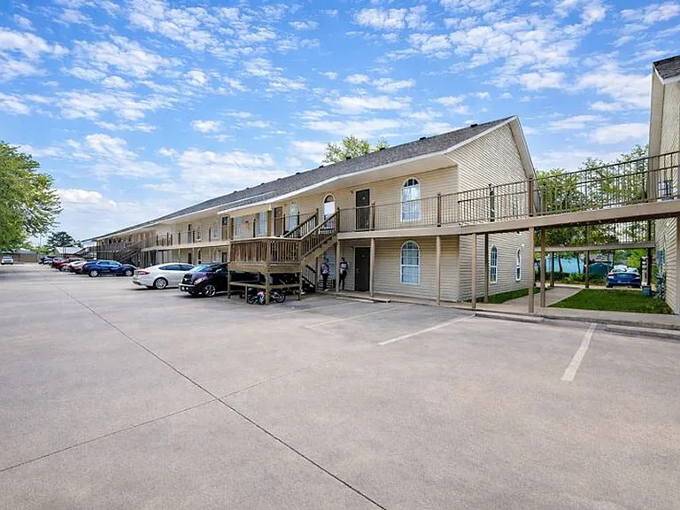 Springdale Station Apartments — Photo 7