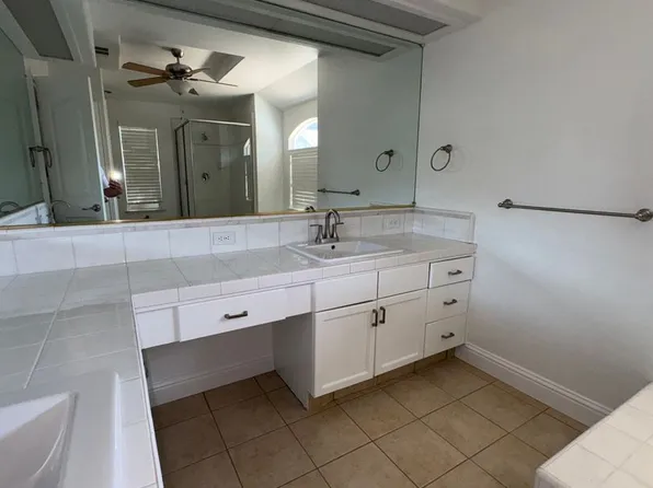3227 Jasmine Ave, Clovis, CA 93611