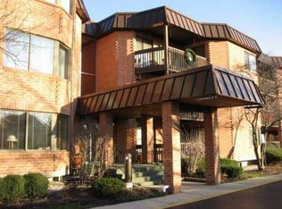 6401 Clarendon Hills Rd APT 104, Willowbrook, IL 60527