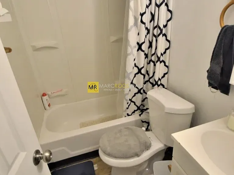 587 Beacon St #B — Photo 2