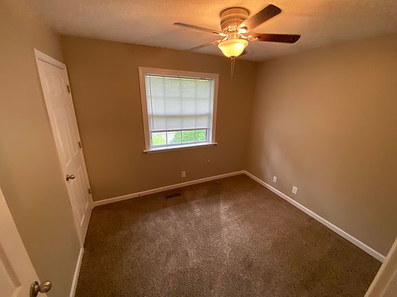 5th image of 122 Oak Tree Dr