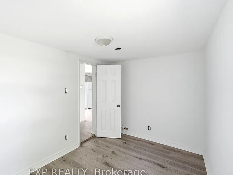 125 Cronsberry Rd — Photo 16