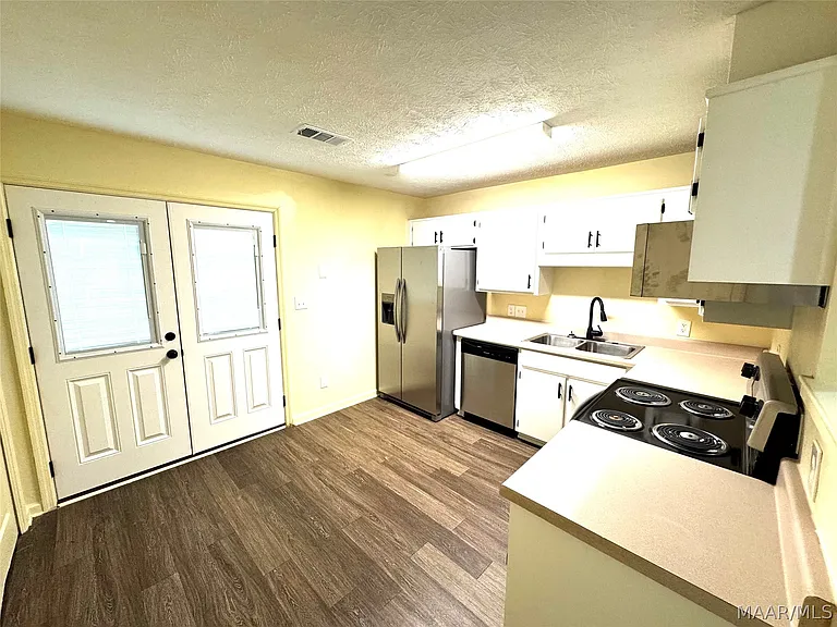 605 Blackberry Rd — Photo 3