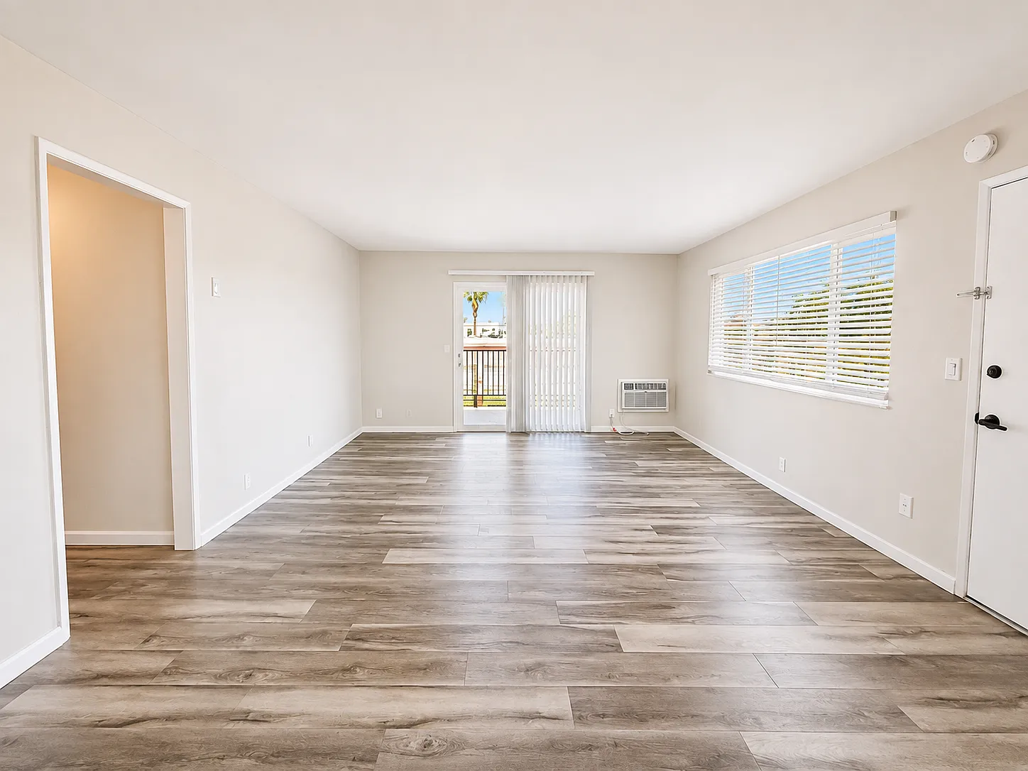 2 bed, 950 sqft, $3,060 — Photo 4