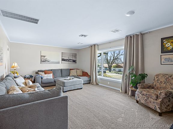 4th image of 1506 Crescent Dr