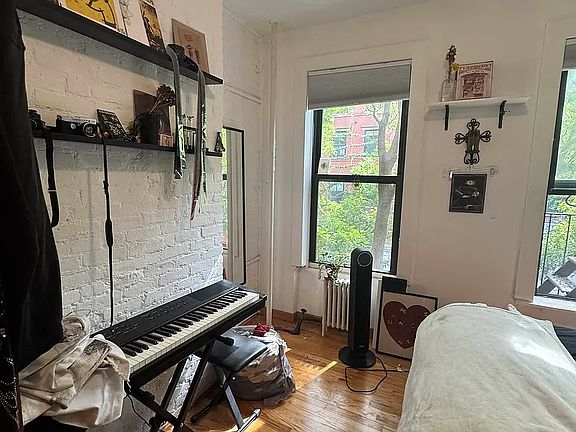 5th image of 263 E 10th St APT 10