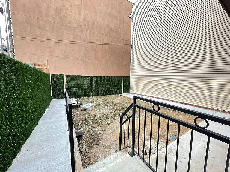 149 Stanhope St #3B — Photo 7