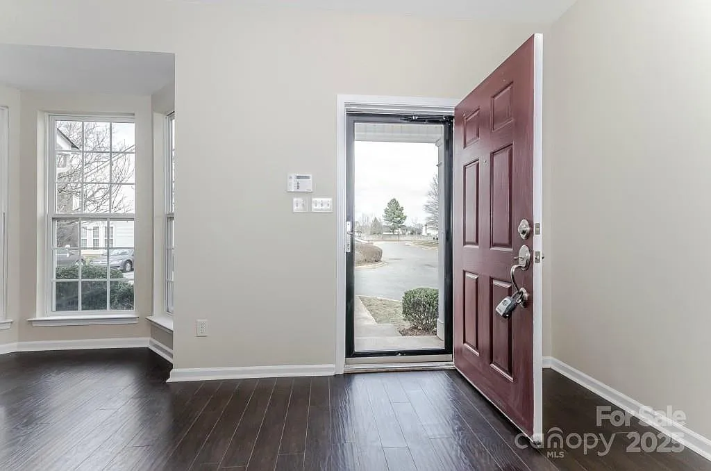 3 bed, 2.5 bath, 1511 sqft, $1,950 — Photo 4