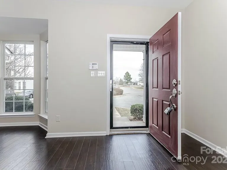 8805 Gerren Ct — Photo 4