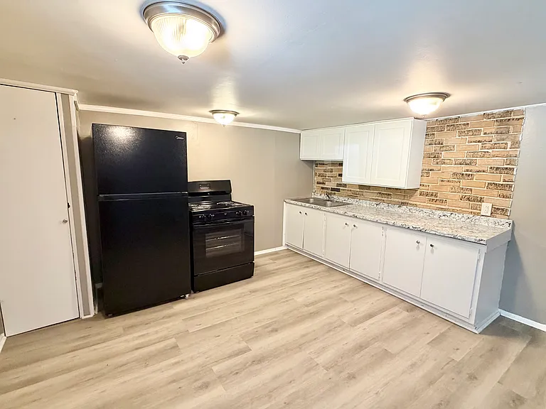 2570 Sanger Ln #C — Photo 1