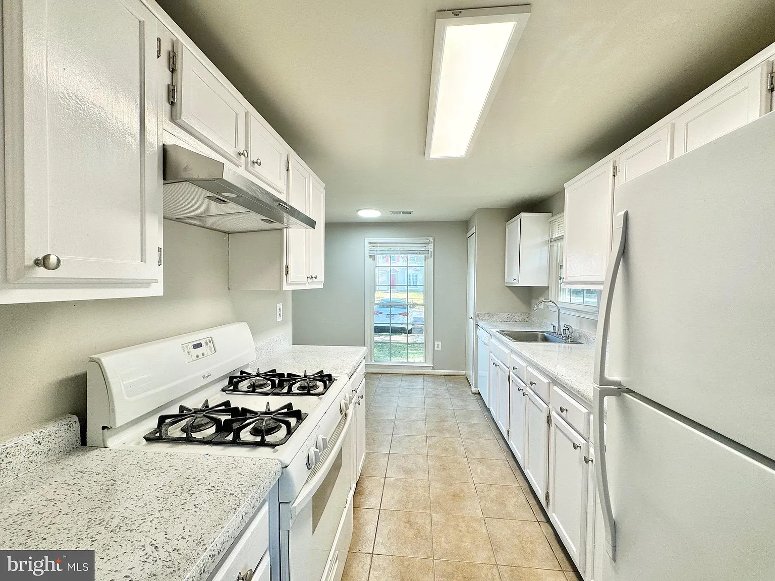 3 bed, 2.5 bath, 1216 sqft, $2,600 — Photo 2