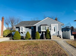 9 Ferndale Drive, Hicksville, NY