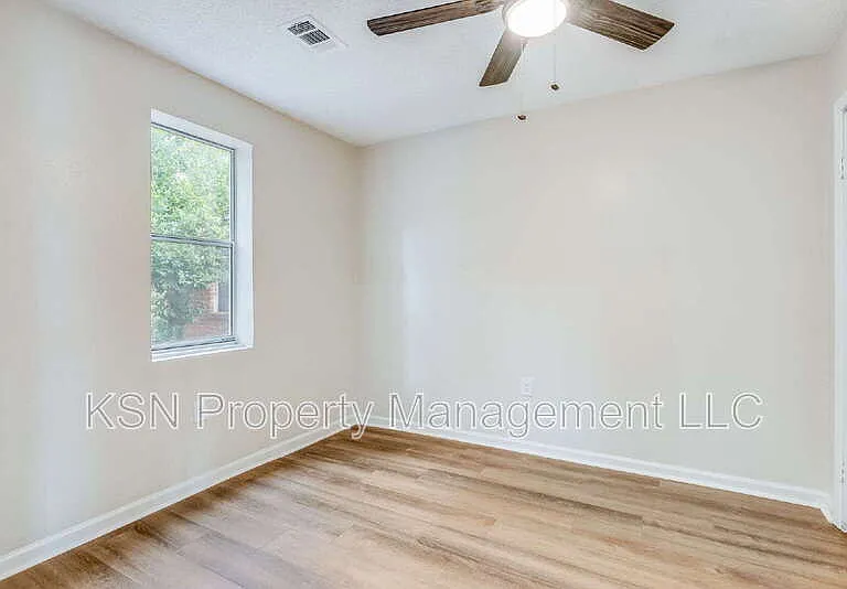 2032 Eppinger St — Photo 9