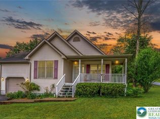 11 Apache Dr, Mount Bethel, PA 18343