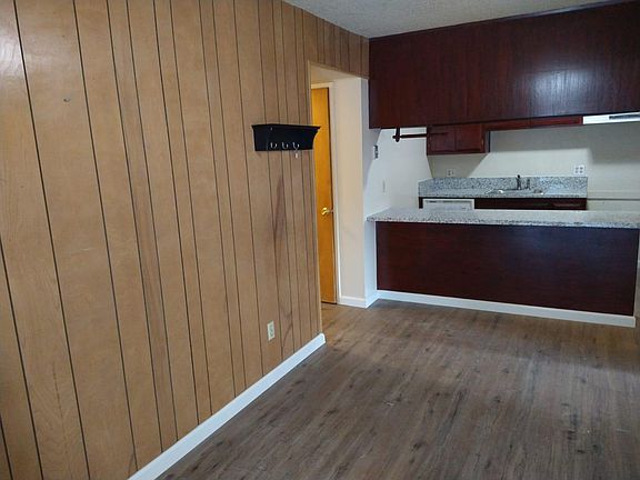 2nd image of 3001 W De Ovan Ave