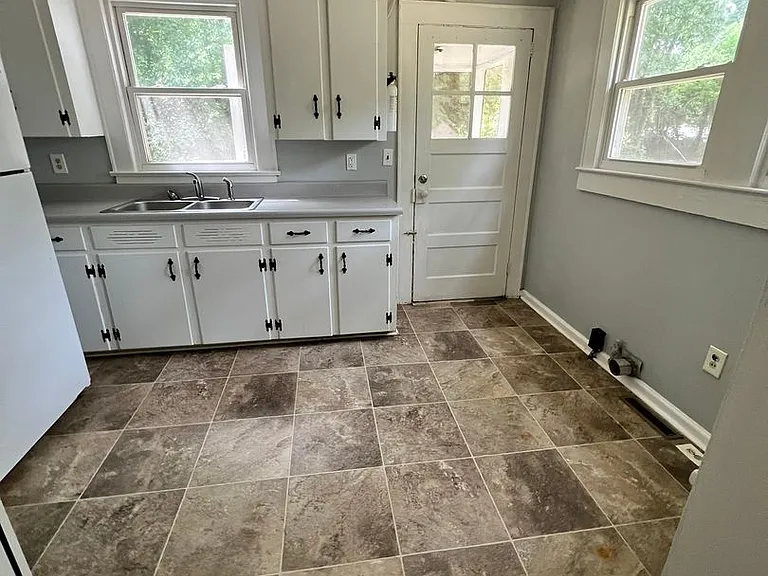 403 Concord Rd — Photo 2