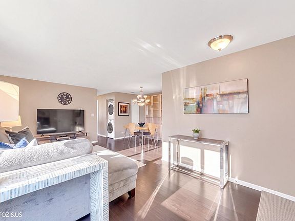 5th image of 550 Vine Ave APT 104