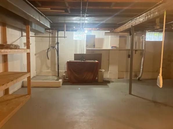 2406 Triplett Blvd, Akron, OH 44312