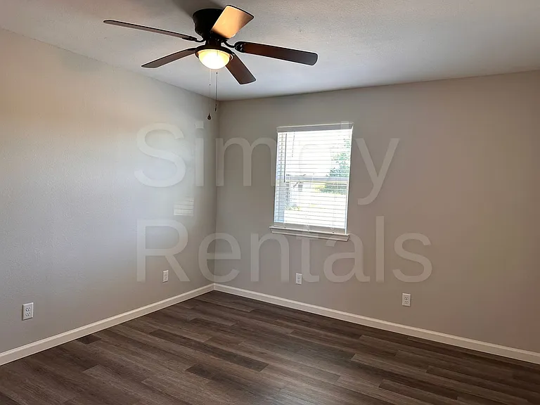 11015 W Interstate Highway 30 — Photo 11