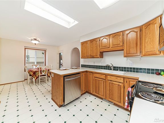 5th image of 3009 Hanna Ct NE