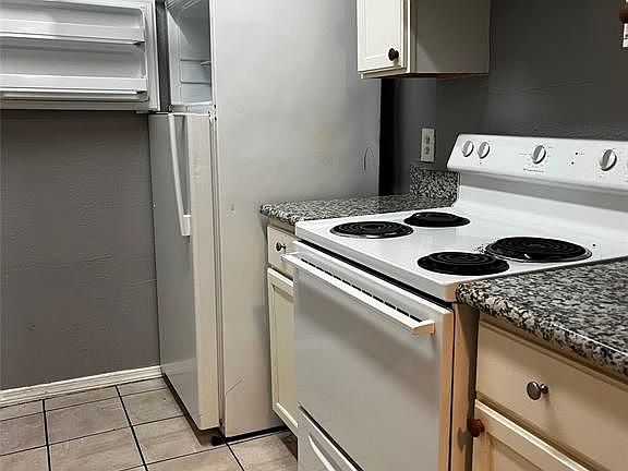 3rd image of 12500 Sandpiper Dr APT 39